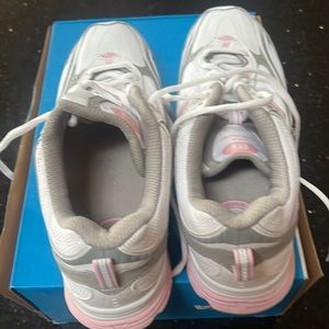 New balance sneakers barely worn. Ladies